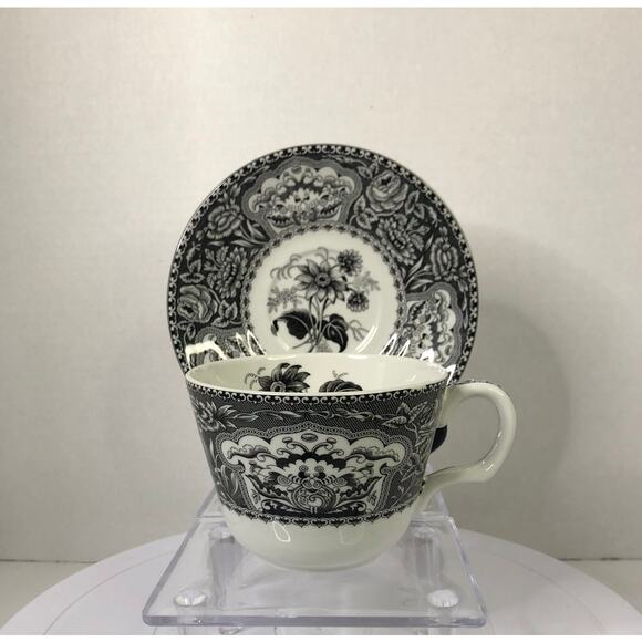 The Spode Blue Room Collection Floral Teacup and Saucer - Picture 4 of 13